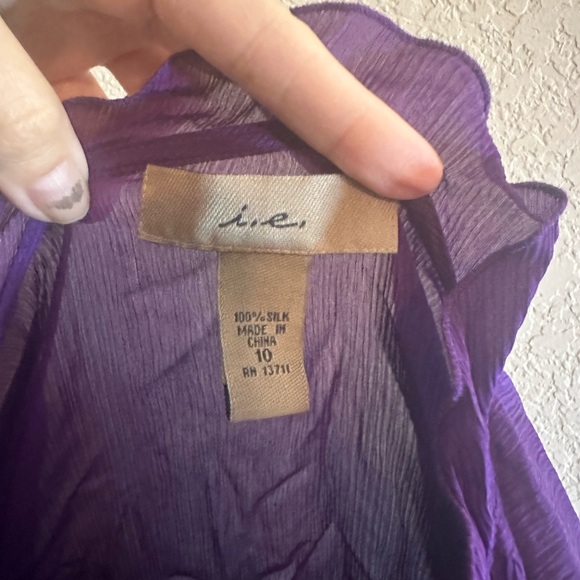 IE 100% Silk Blouse - Picture 4 of 4